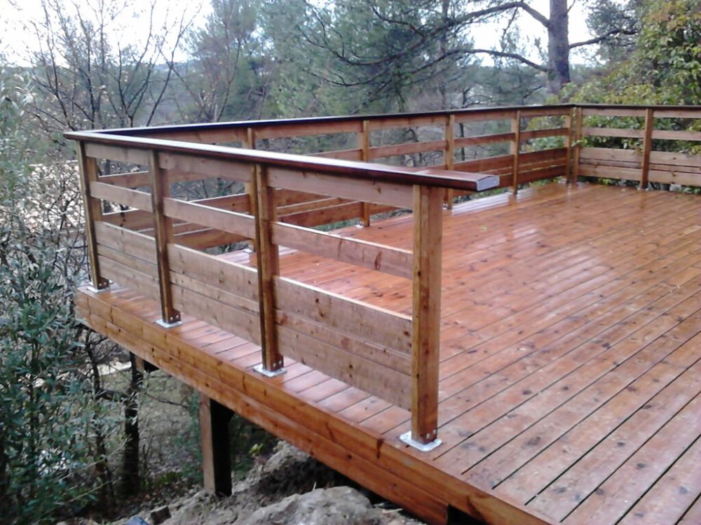 conception d'une terrasse en bois suspendue